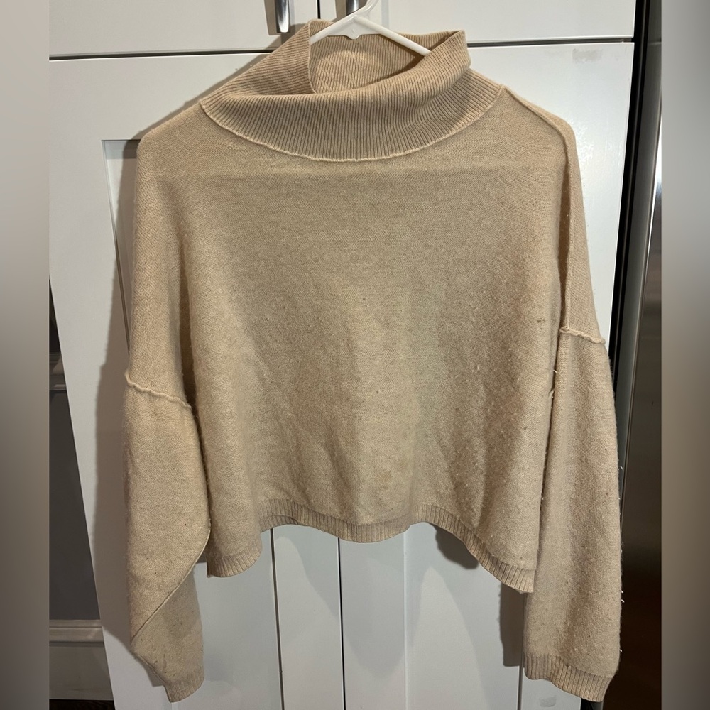 Free People tan/cream 100% cashmere sweater with turtle neck xs